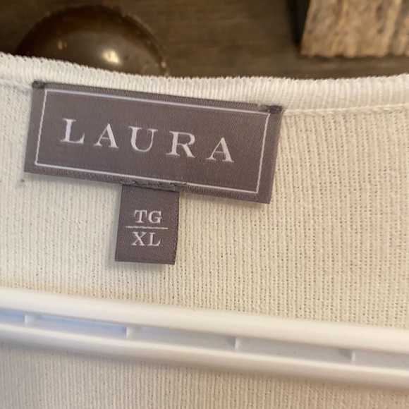 Laura stunning sweater with pearl button closure - Picture 2 of 5
